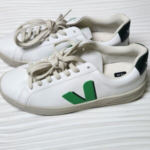 VEJA WOMEN SHOE SIZE 8